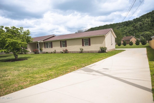 1466 Broad St, Elizabethton, TN 37643 - ranch-style home featuring concrete driveway, crawl space, a front lawn, and metal roof