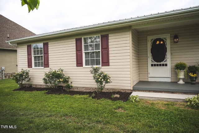 1466 Broad St, Elizabethton, TN 37643 - entrance to property featuring a yard