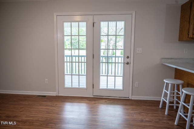 1466 Broad St, Elizabethton, TN 37643 - doorway featuring visible vents, dark wood-style floors, and baseboards