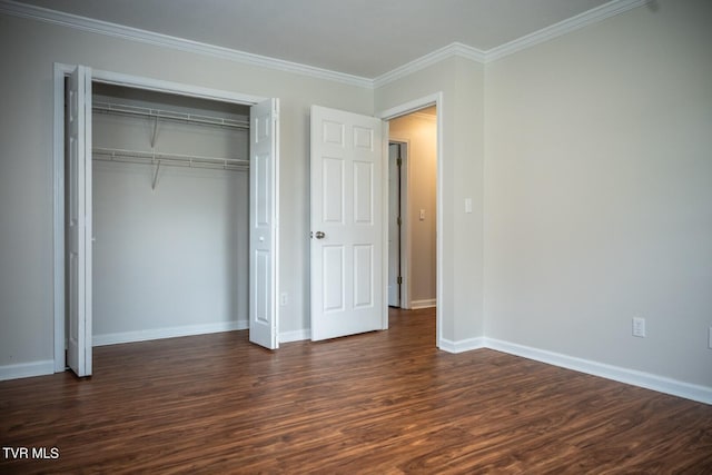 1466 Broad St, Elizabethton, TN 37643 - unfurnished bedroom with dark wood-style floors, baseboards, crown molding, and a closet