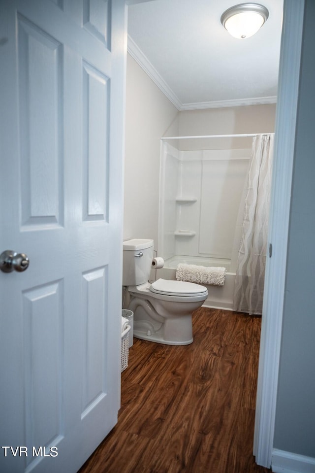 1466 Broad St, Elizabethton, TN 37643 - full bathroom featuring shower / bath combo with shower curtain, toilet, crown molding, and wood finished floors