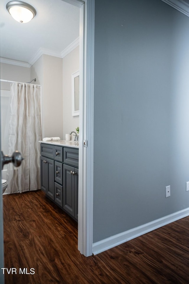 1466 Broad St, Elizabethton, TN 37643 - full bath featuring wood finished floors, vanity, baseboards, and ornamental molding