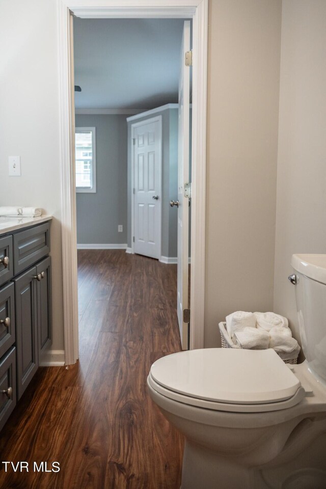1466 Broad St, Elizabethton, TN 37643 - bathroom featuring baseboards, toilet, wood finished floors, and ornamental molding