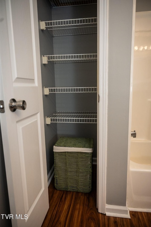 1466 Broad St, Elizabethton, TN 37643 - view of closet