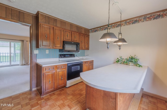 kitchen with hanging light fixtures, light parquet flooring, kitchen peninsula, and electric stove