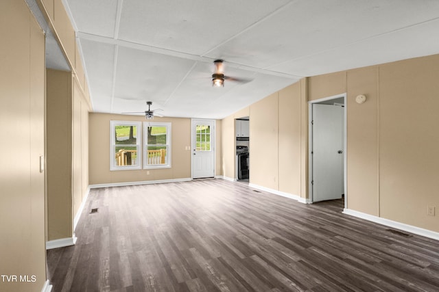 empty room featuring dark wood-type flooring and ceiling fan