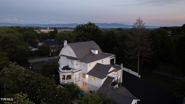 view of aerial view at dusk