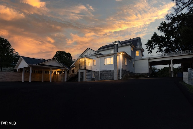 view of front facade featuring a carport