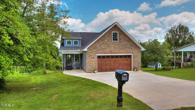 view of front of home featuring a front yard and a garage