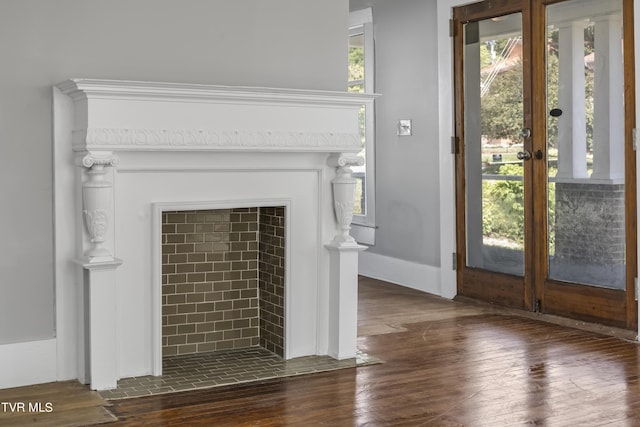 interior details with hardwood / wood-style flooring