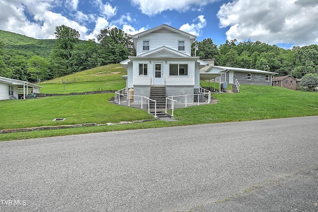 view of front facade with a front yard