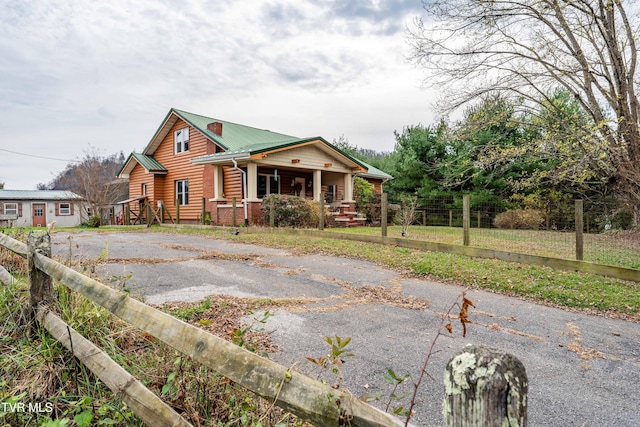 view of front of house featuring a porch