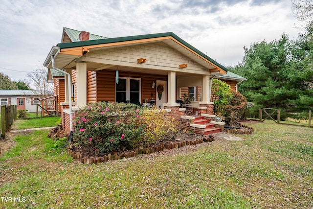 view of front facade featuring a porch and a front lawn