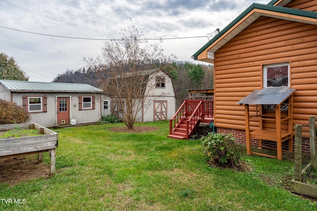 view of yard with an outdoor structure