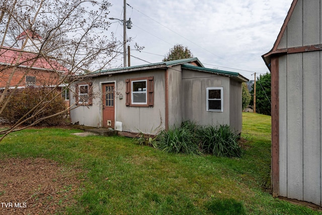 view of outdoor structure featuring a lawn