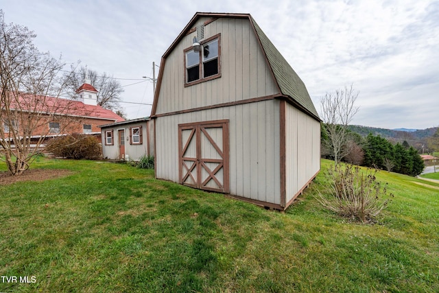 view of outdoor structure with a yard