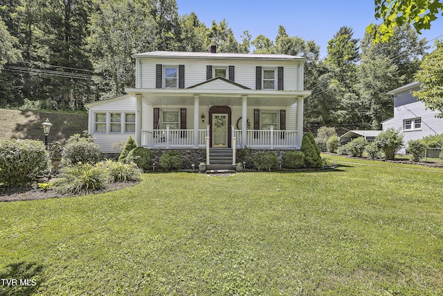 view of front facade with a front yard