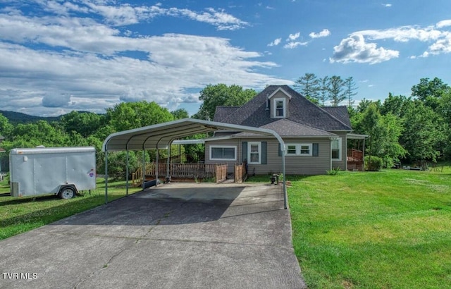 view of front of house featuring a front yard and a carport