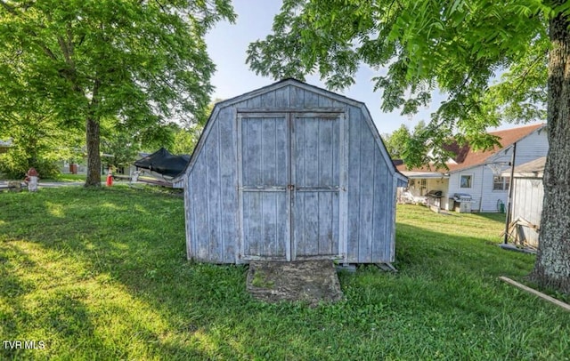 view of shed / structure featuring a yard