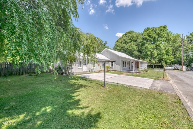 view of front of house with a front yard