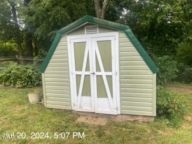 view of outbuilding