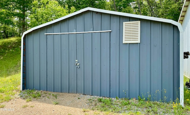 view of outbuilding