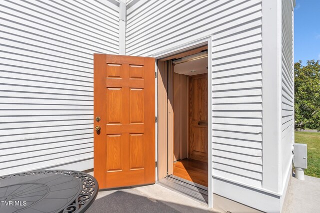 308 E Pearl Ave, Big Stone Gap, VA 24219 - entrance to property