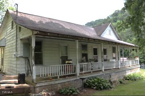 view of front of home featuring covered porch