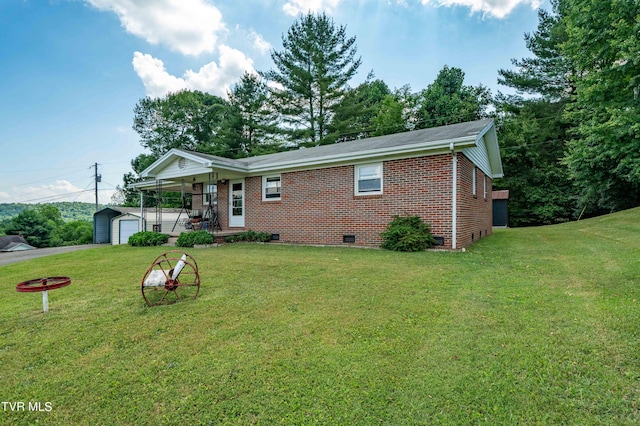 view of front of property featuring a front yard, a garage, a porch, and an outdoor structure