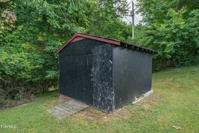 view of outdoor structure with a yard