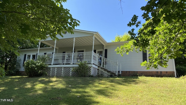 view of front of house featuring a front lawn and covered porch