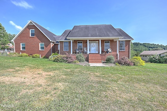 view of front facade with a front lawn