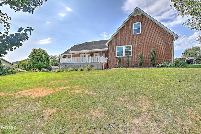 back of house featuring a yard