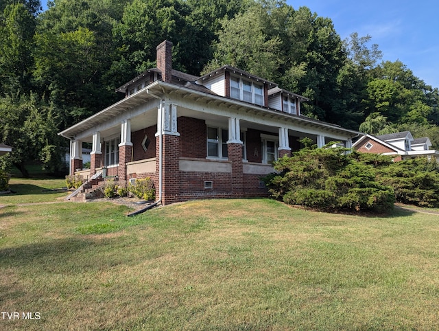 view of front of home featuring covered porch and a front lawn