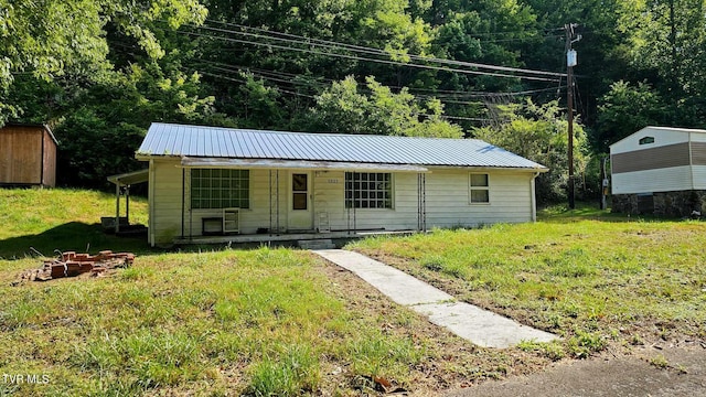 view of front of property with an outbuilding