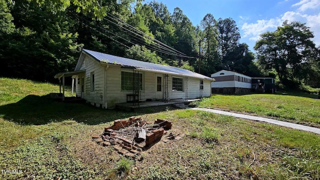 single story home with a front lawn and covered porch