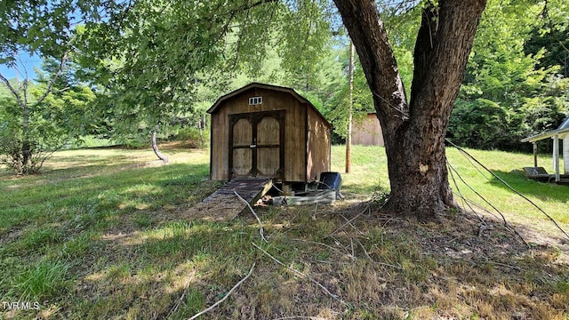 view of outdoor structure featuring a yard