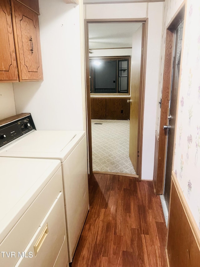 laundry room featuring dark hardwood / wood-style flooring, cabinets, and independent washer and dryer