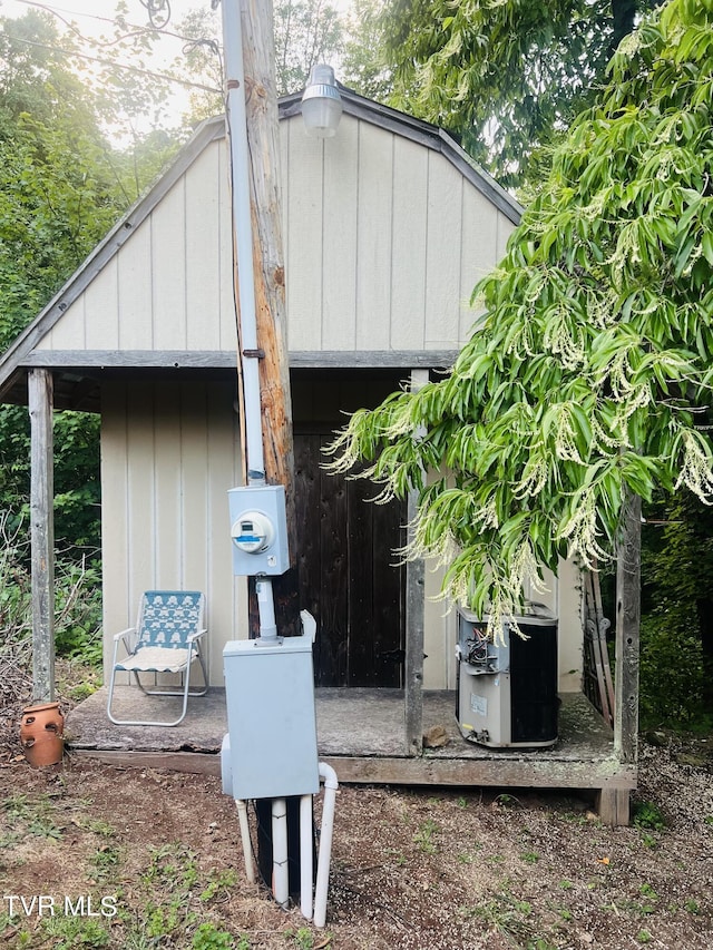 view of outbuilding