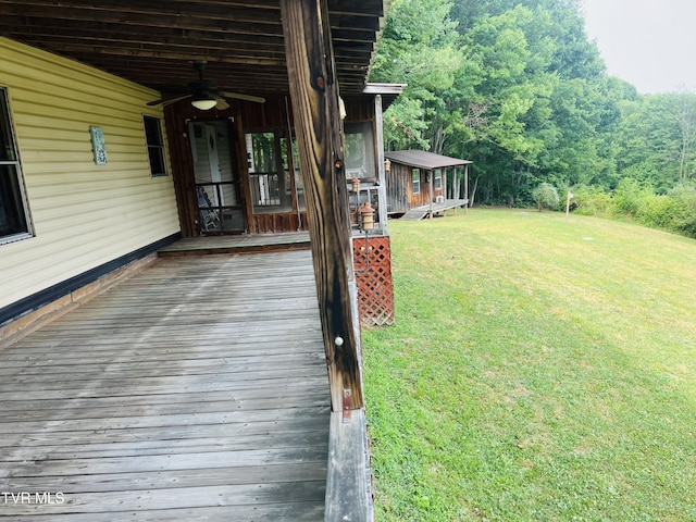 view of yard featuring ceiling fan