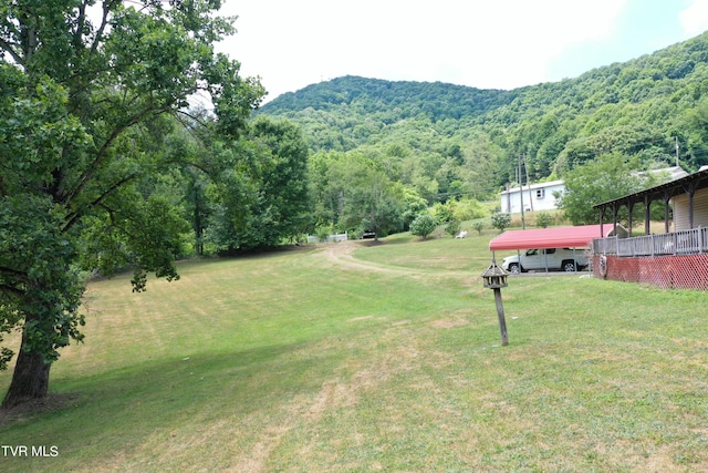 view of yard with a mountain view