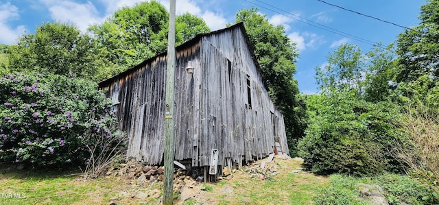 view of outdoor structure