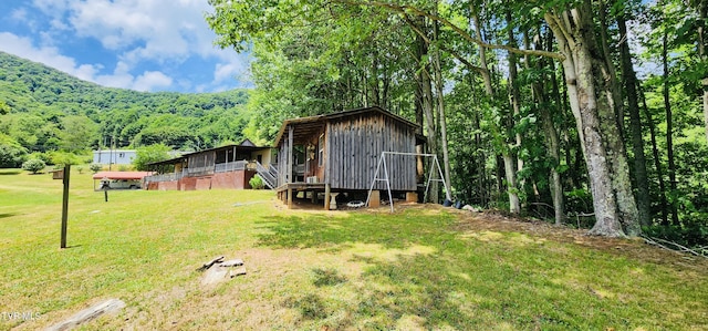 view of yard with a mountain view and an outbuilding