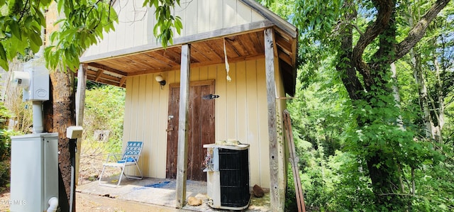 view of outbuilding