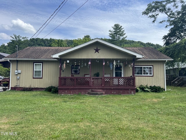 view of front of house featuring a porch and a front yard