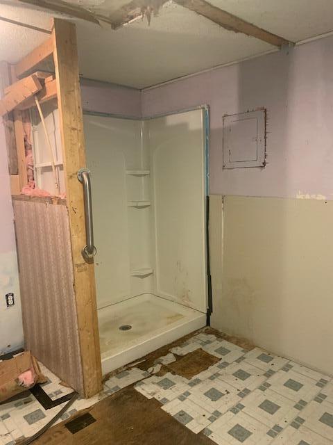 bathroom featuring walk in shower