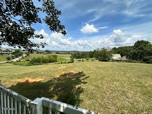 view of yard featuring a rural view