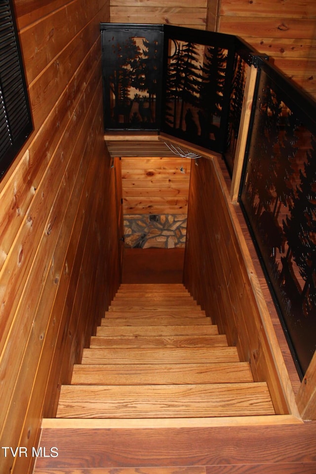 2044 Pigeon Creek Rd, Greeneville, TN 37743 - staircase with wooden walls