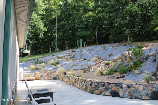 2044 Pigeon Creek Rd, Greeneville, TN 37743 - view of patio / terrace