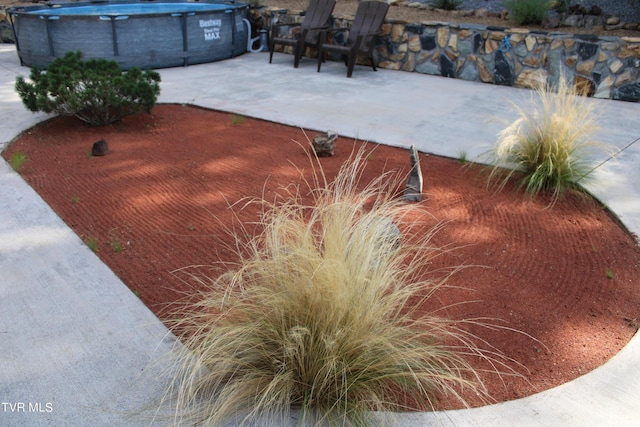 2044 Pigeon Creek Rd, Greeneville, TN 37743 - view of patio / terrace with an outdoor pool